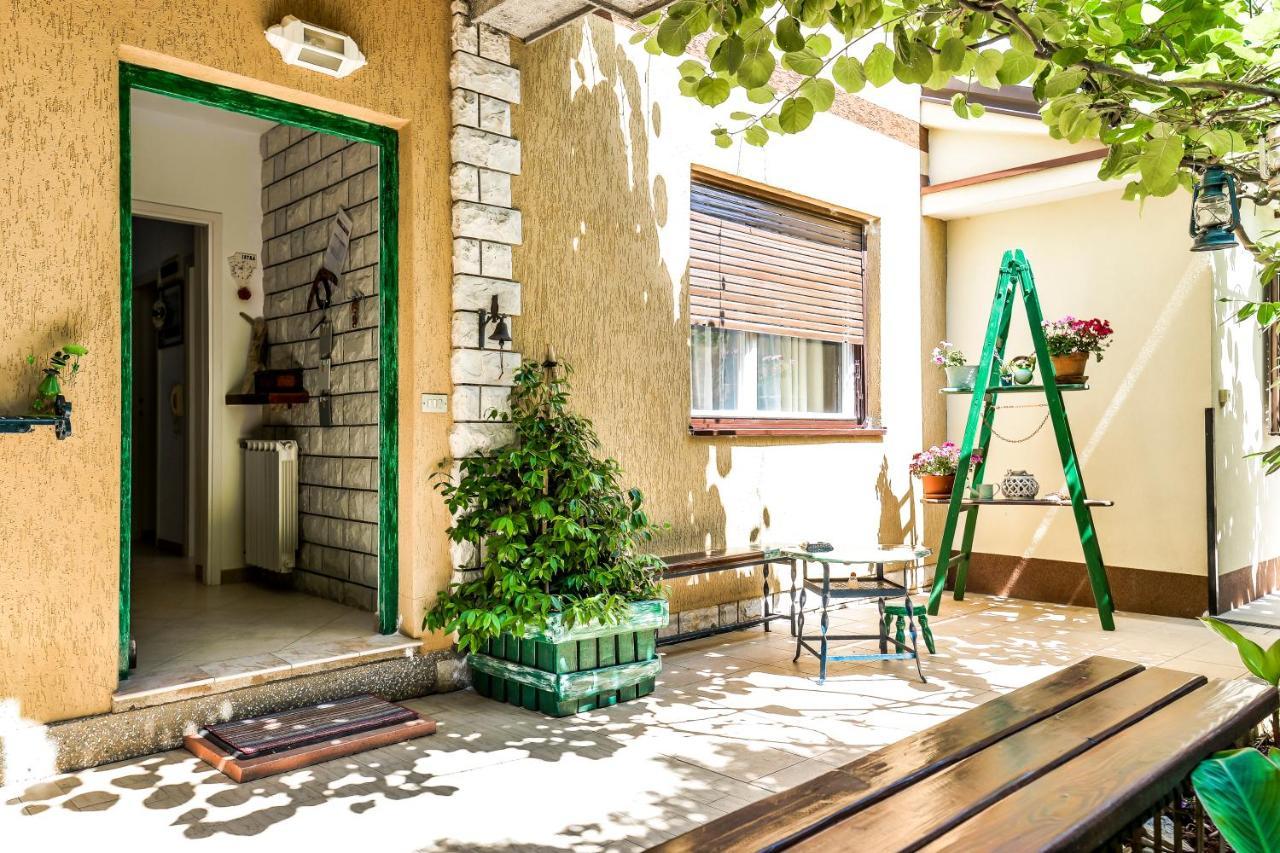 Dora Apartment *